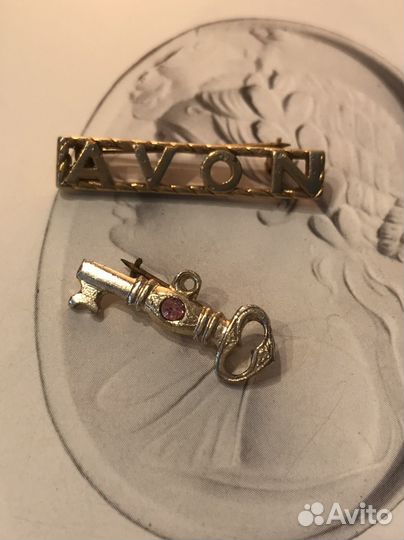 Винтажные броши, серьги, колье