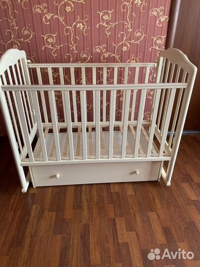 Кровать с маятником