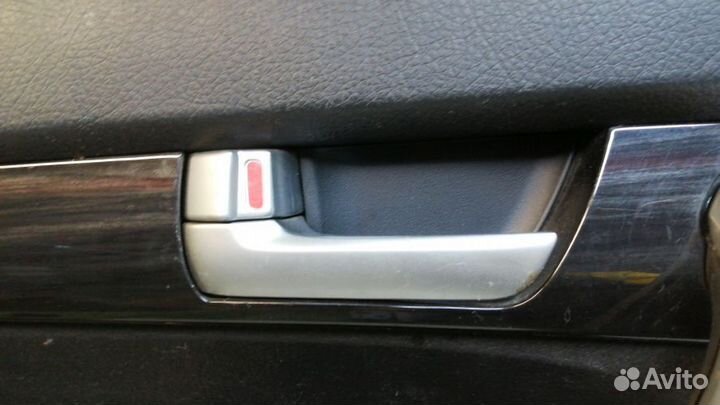 Обшивка двери Kia Sorento Левая Передняя