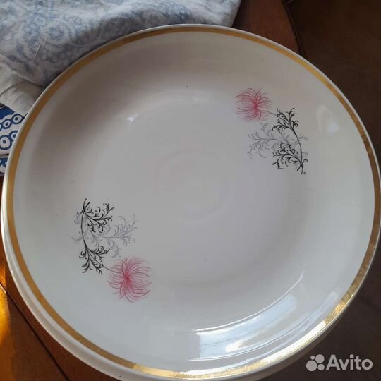 Чайные чашки и блюдо большие