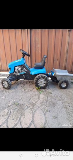 Детский трактор с педалями и прицепом