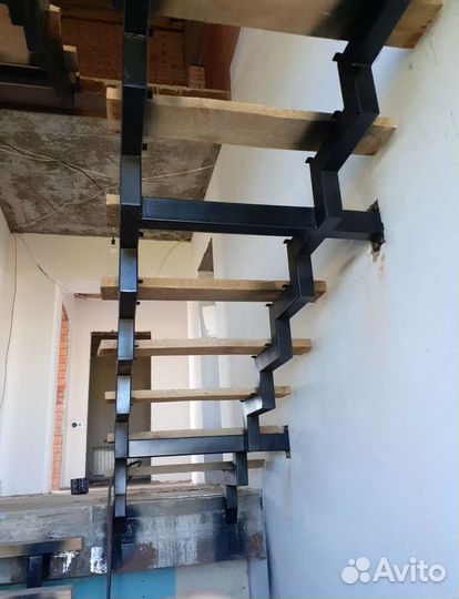 Металлокаркас лестницы