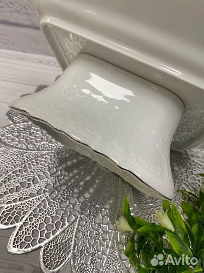 Поднос на ножке 