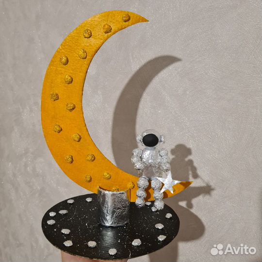 Поделка Космонавт на Луне