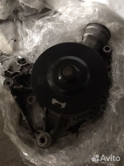 Помпа мерседес 3.5 272 мотор