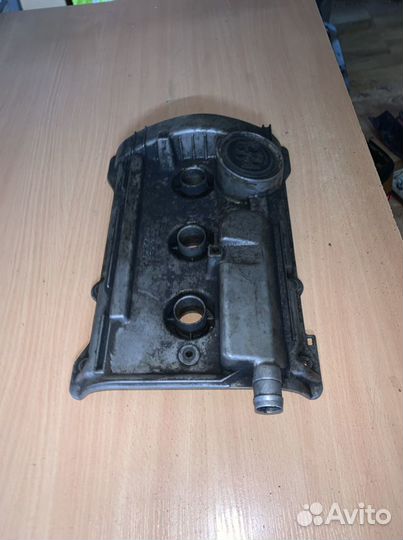 Клапанная крышка левая VW passat B5 /audi A4