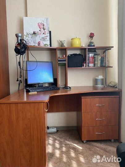 Письменный стол, компьютерный стол