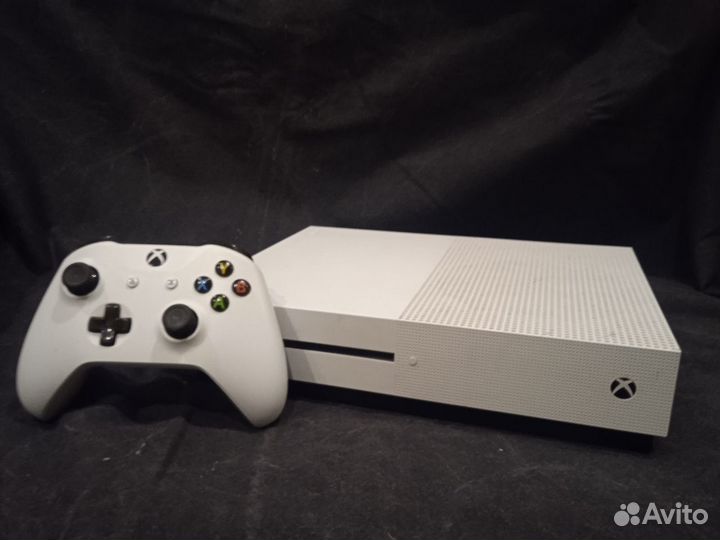 Xbox One s 1 TB + игра