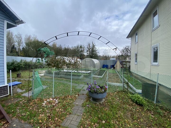 Дом 176 м² на участке 8 сот.