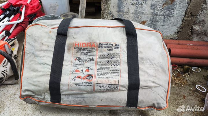 Спасательный плот