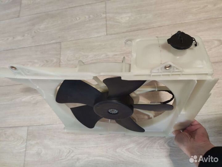 Вентилятор радиатора toyota yaris vitz echo platz