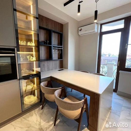 Кухонный гарнитур в современном стиле на заказ