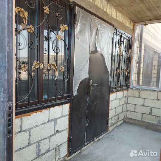 Дверь входная бронированная и решётки на окна