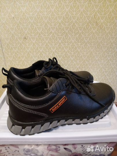 Кроссовки женские 36 размер