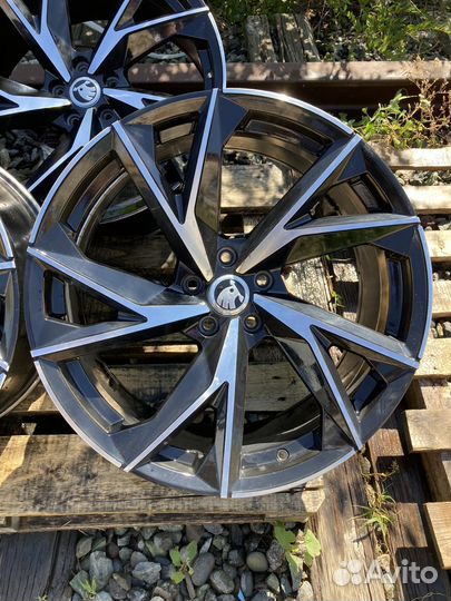 Диски литые r20 5/112 (543) VAG