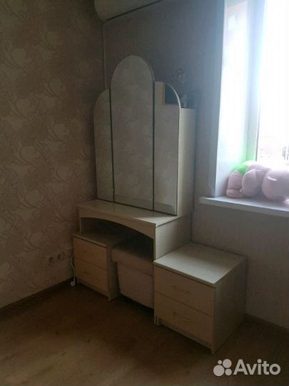 Набор тумбы, пуф, трюмо от Шатура