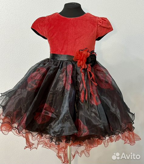 Новое Пышное платье нарядное