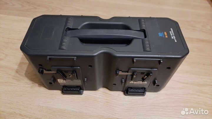 Зарядное устройство Sony BC-M150 для V-Lock