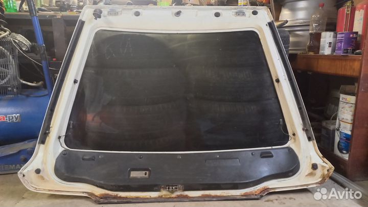 Крышка багажника mazda 323 BF