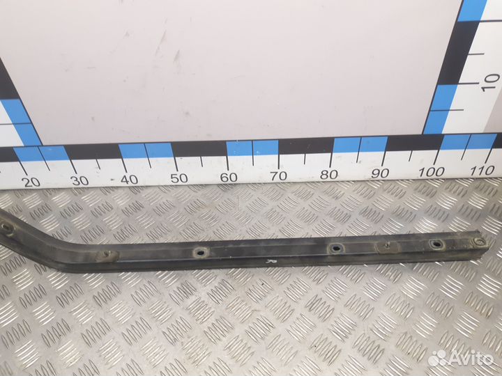 Б/У Направляющая двери сдвижной#001