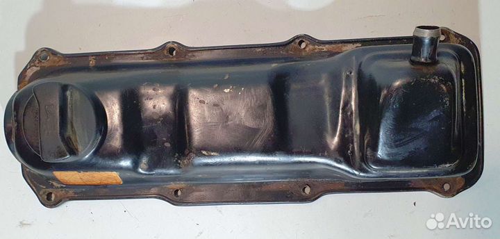 Крышка клапанная Volkswagen Passat B3, Golf 3