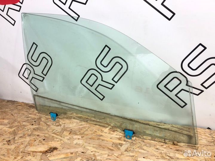 Стекло двери переднее правое Mitsubishi Outlander