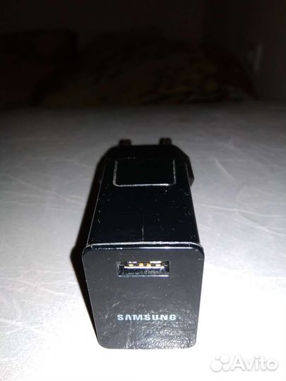 Зарядное устройство Apple и Samsung