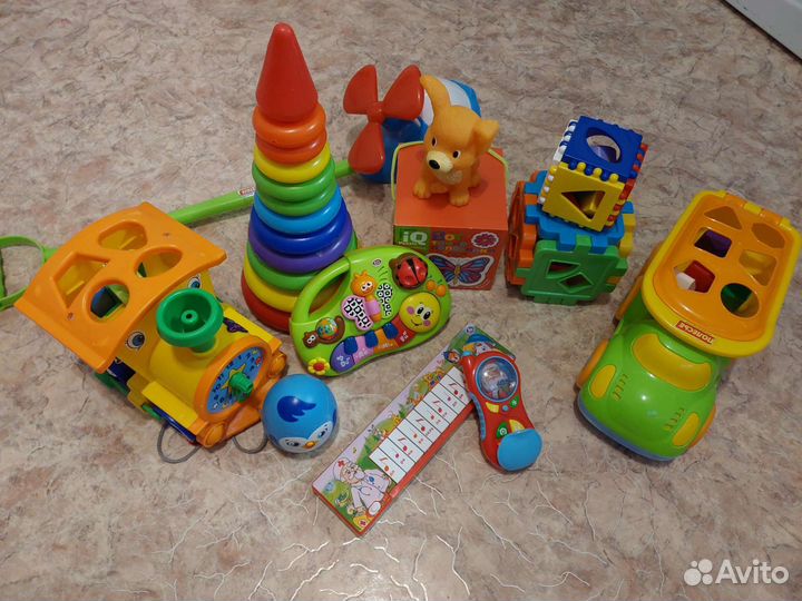 Игрушки и книжки для малышей