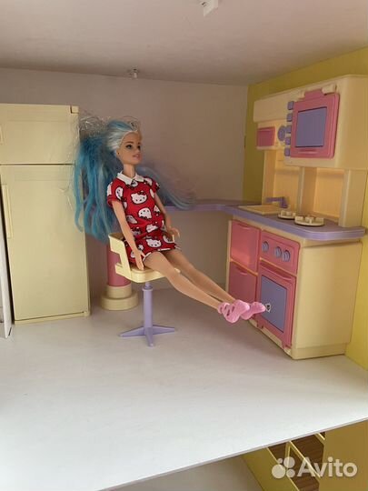 Домик кукольный (+ мебель и куклы)