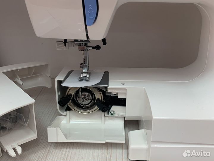Швейная машина Janome