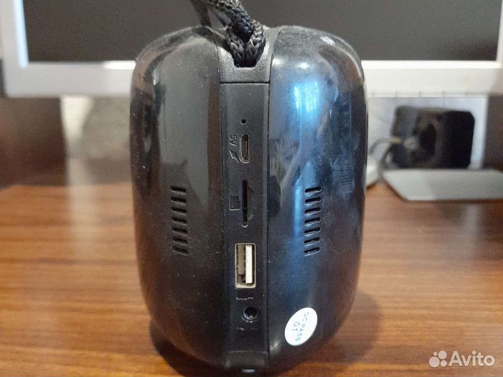 Музыкальная колонка jbl