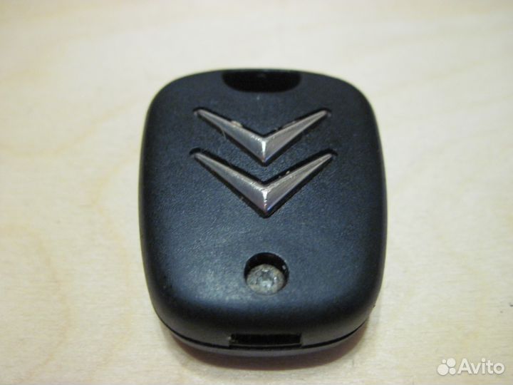 Citroen / Peugeot чип ключ 2 кнопки б/у