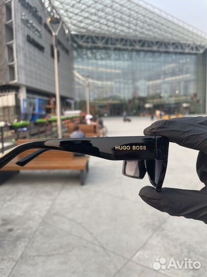 Солнцезащитные очки hugo boss