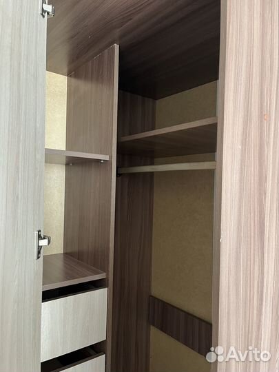 Угловой шкаф