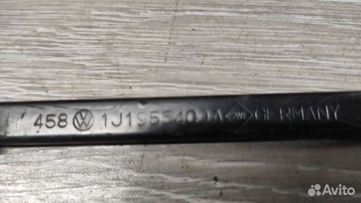 Поводок дворников левый Гольф 4/октавия тур