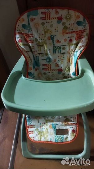 Очень удобный столик для кормления ребенка