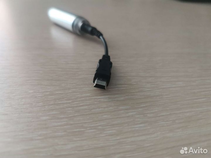 Зарядка для аккумуляторных батареек + 2 батарейки