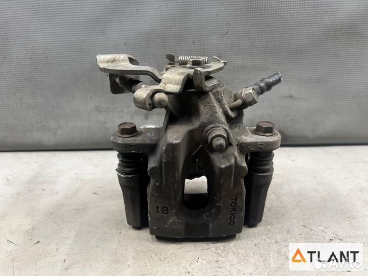 Суппорт задний правый toyota prius