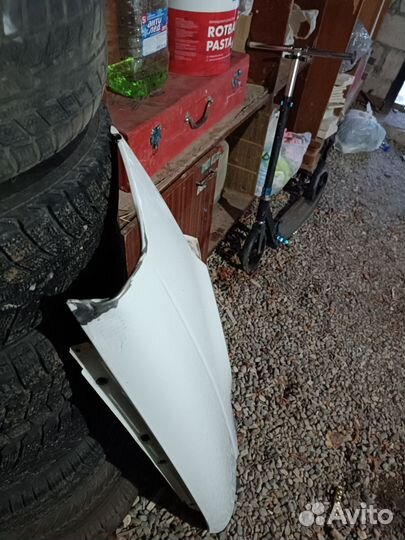 Переднее правое крыло на приору