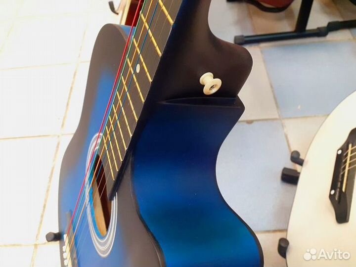 Гитара акустическая новая с чехлом и струнами