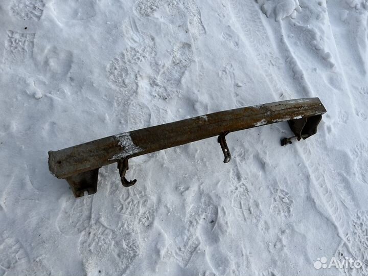 Усилитель заднего бампера Suzuki Liana 01-07