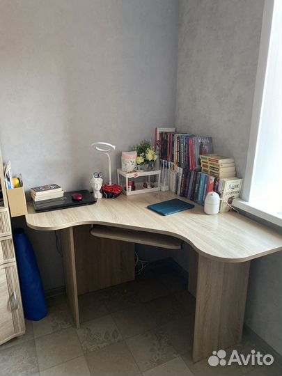 Компьютерный стол,пенал и комод