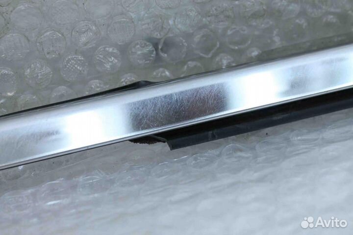 Накладка стекла заднего правого нижняя хром Infini