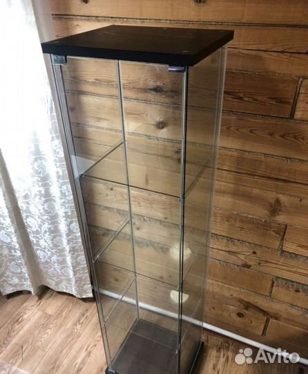 Новые выставочные витрины для магазинов