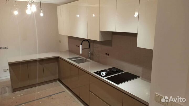 Столешница из кварцевого камня