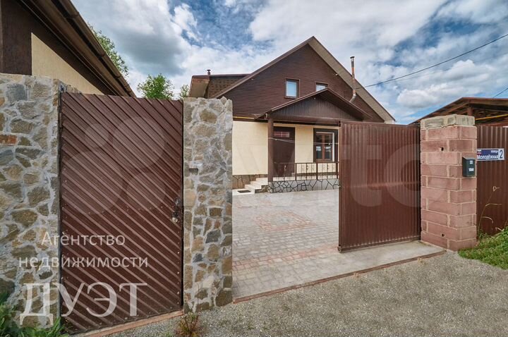 Коттедж 200 м² на участке 9 сот.