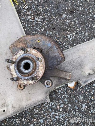 Кулак поворотный передний правый Ford Escape 2.0