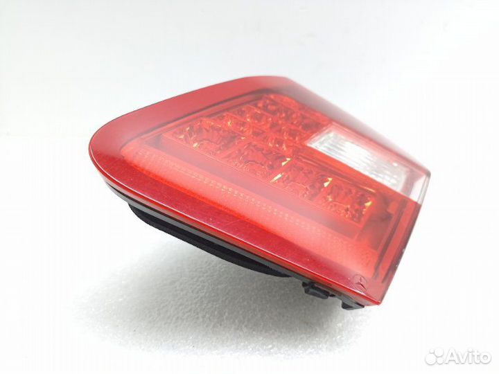 Фонарь крышки багажника (внутренний) правый
