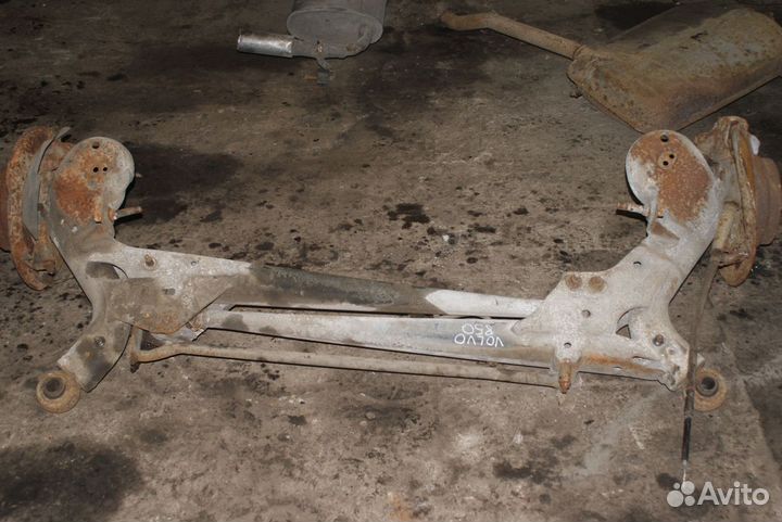 Задняя балка Volvo 850