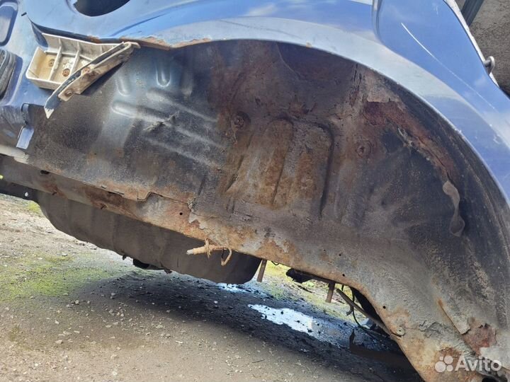 Крыло заднее правое на Mondeo 3 хэтч